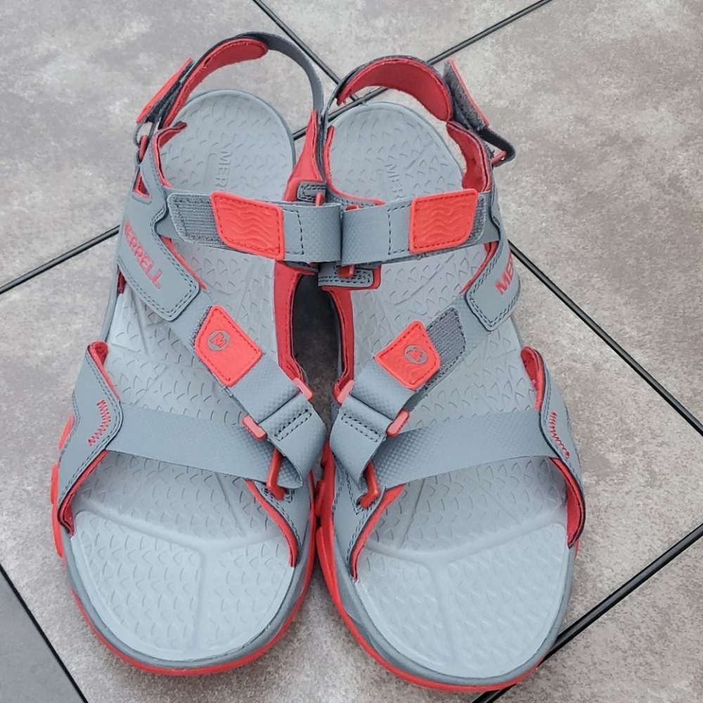 Strap shoes